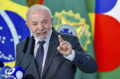 Lula sanciona lei que estende licença-maternidade após internações