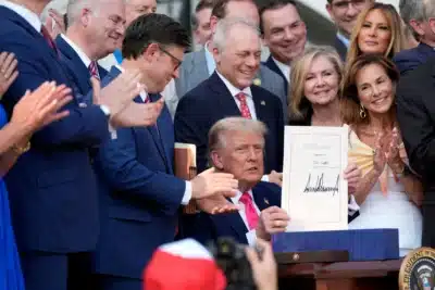 Trump corta programas de saúde em estados americanos