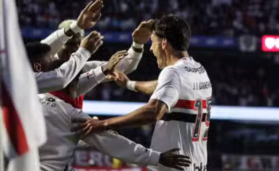 SP - BRASILEIRÃO/SÃO PAULO X BOTAFOGO - ESPORTES - SAO PAULO, SP, 14.09.2025-BRASILEIRO SERIE A-SAO PAULO (SP) X BOTAFOGO (RJ): Gol de Juan Dinenno durante a Partida entre o Sao Paulo (SP) e o Botafogo (RJ) pela 23a rodada do Campeonato Brasileiro da Serie A de 2025, jogo realizado na tarde deste domingo, 14, no Estadio Cicero Pompeu de Toledo, MorumBIS. (Foto: Vinicius Nunes/Agência F8/Agência Estado) 14/09/2025 - Foto: VINICIUS NUNES/AGÊNCIA F8/ESTADÃO CONTEÚDO