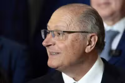 Brazil's Vice President Geraldo Alckmin gestures as he leaves after receiving the keys to the city during a ceremony at the Old City Hall in Mexico City on August 28, 2025. (Photo by Yuri CORTEZ / AFP)