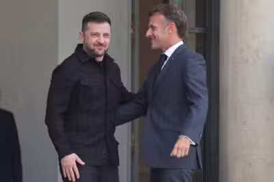 Ukraine's President Volodymyr Zelensky (L) reacts as he is greeted by France's President Emmanuel Macron (R) ahead of a meeting at The Elysee Presidential Palace in Paris on September 3, 2025. A so-called Coalition of the Willing, counting some 30 countries, intends to provide support to Ukraine's military and possibly deploy some of its own soldiers to Ukraine when and if a ceasefire is agreed. The deployment would aim to deter future Russian aggression. (Photo by Ludovic MARIN / AFP)