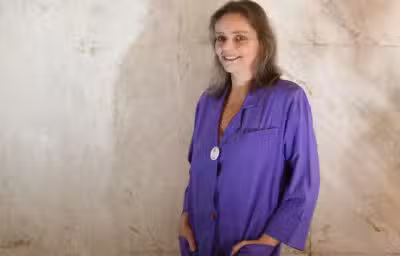 RJ - ANGELA RO RO/MORTE/ARQUIVO - VARIEDADES - Foto de arquivo de 05/11/2010 da cantora, compositora e pianista Angela Maria Diniz Gonsalves, mais conhecida como Angela Ro Ro, durante entrevista no Rio de Janeiro. A cantora Angela Ro Ro morreu nesta segunda-feira, 8, aos 75 anos. Ela estava internada desde julho, quando passou por uma traqueostomia. Angela teve uma parada cardíaca após um procedimento cirúrgico. Nascida no Rio de Janeiro em 1949, Angela Maria Diniz Gonsalves recebeu esse nome em homenagem à cantora Angela Maria (1929-2018). 05/11/2010 - Foto: TASSO MARCELO/ESTADÃO CONTEÚDO