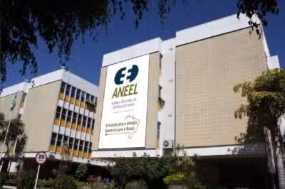 Aneel exige explicações da Enel por atraso no fornecimento de energia em SP. Tarcísio critica atuação da empresa