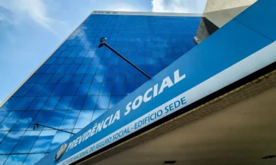 Executivo retorna R$ 1,29 bilhão a servidores públicos prejudicados por erros em pagamentos Executivo retorna R$ 1,29 bilhão a servidores públicos prejudicados por erros em pagamentos