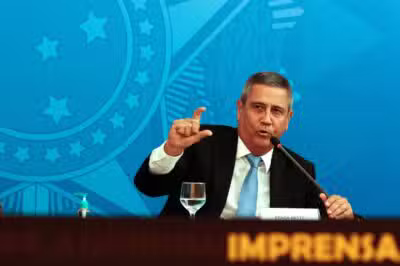 O ministro da Casa Civil, Walter Braga Netto,participa de coletiva de imprensa no Palácio do Planalto, sobre as ações de enfrentamento ao covid-19 no país