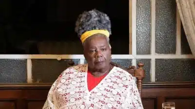 Conceição Evaristo recebe título de Honoris Causa da UFMG