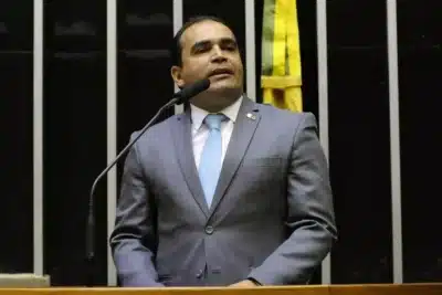 Delegado Marcelo Freitas defende anistia após processo de Eduardo