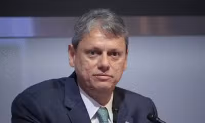 Tarcísio visita Bolsonaro: “Preocupação e consideração” e foco na reeleição