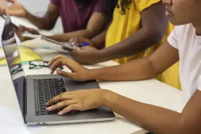 Especialista defende: Tecnologia nas escolas é chave para a cidadania