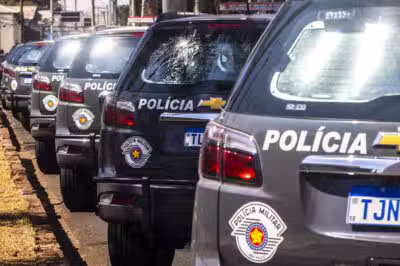 SP - VIATURAS/POLÍCIA - GERAL - O governador do Estado de São Paulo, Tarcísio de Freitas, e o Secretário de Segurança Guilherme Derrite fazem a entrega de viaturas para as polícias civil e militar durante o evento Caravana 3D ? Desenvolvimento, Dignidade e Diálogo - no Teatro Municipal 