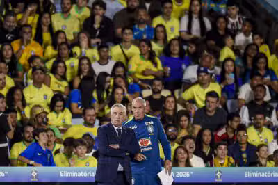 RJ - BRASIL/CHILE - ESPORTES - Rio de Janeiro, Rio de Janeiro, Brasil. 04 de setembro, 2025. Rio de Janeiro (RJ), 04/09/2025 - Eliminatórias da Copa do Mundo, - Carlo Ancelotti , durante partida Brasil x Chile. O Maracanã recebe nesta quinta (4) à noite o último jogo do ano da seleção brasileira de futebol masculina no país, pela penúltima rodada das Eliminatórias da Copa do Mundo. Em partida realizada no estádio do Maracana, no Rio de Janeiro, na noite desta quinta-feira, 04 de setembro de 2025. 04/09/2025 - Foto: MARCELO CORTES /FOTOARENA/FOTOARENA/ESTADÃO CONTEÚDO