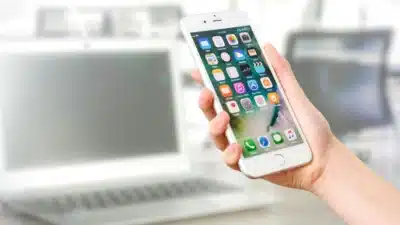 Apple lança atualização iOS 26 para corrigir falhas de segurança em iPhones e iPads