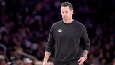 Lakers renovam contrato com JJ Redick após temporada como técnico