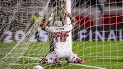 Luciano justifica erro e reage às vaias após eliminação do São Paulo