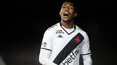 Vasco vence Cruzeiro, segue invicto e lidera o Brasileirão