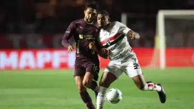 Torcida do São Paulo e Independente protestam após eliminação na Libertadores