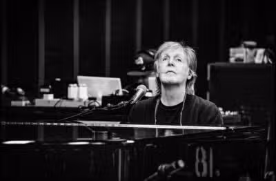 Paul McCartney executa ‘Help!’ integralmente após 60 anos em show nos EUA