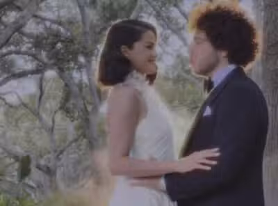 Selena Gomez e Benny Blanco trocam votos em cerimônia secreta na Califórnia