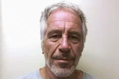 Comitê da Câmara dos EUA recebe documentos secretos de Epstein e ex-assistente