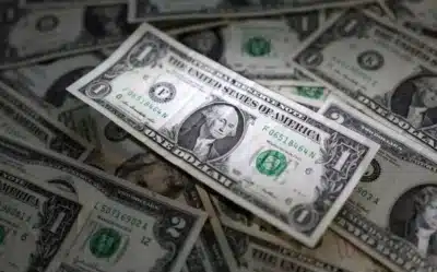 Dólar sobe em meio a análise de inflação nos EUA; Ibovespa em alta