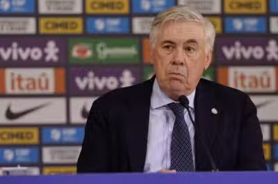 SP - ELIMINATÓRIAS/BRASIL/ANCELOTTI/ONTEM - ESPORTES - Carlo Ancelotti, que está há pouco mais de duas semanas no comando da Seleção Brasileira, fala durante coletiva de imprensa após o jogo entre Brasil e Paraguai, na Neo Química Arena, na zona leste de São Paulo, na noite da terça- feira, 10 de junho de 2025. Ancelotti já cumpriu o primeiro desafio da nova jornada: classificar o Brasil para a Copa do Mundo de 2026. A vaga veio após a vitória por 1 a 0 sobre o Paraguai, na noite de terça, 11. 10/06/2025 - Foto: PEDRO PAULO DIAZ/THENEWS2/ESTADÃO CONTEÚDO