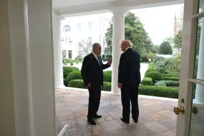 Líderes europeus avaliam plano de Trump para encerrar guerra em Gaza