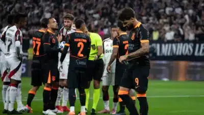 Corinthians perde para Flamengo e segue sem vencer na Arena pelo Brasileirão