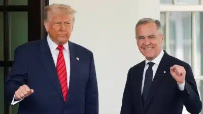 Trump sugere revisão de tarifas com Canadá após reunião com Carney Trump sugere revisão de tarifas com Canadá após reunião com Carney