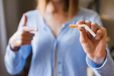 Fumar na cirurgia aumenta riscos: o que você precisa saber Fumar na cirurgia aumenta riscos: o que você precisa saber
