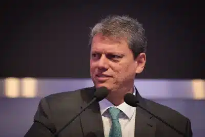 Tarcísio: “Falsificação de Coca-Cola me preocupa” – Governador em investigação sobre metanol