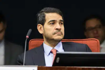 Jorge Messias critica “cupinização” de direitos com pejotização no STF