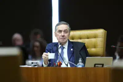 Barroso anuncia aposentadoria e Lula pode ocupar vaga no STF Barroso anuncia aposentadoria e Lula pode ocupar vaga no STF