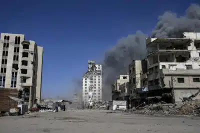 Hamas e Israel iniciam diálogos sobre reféns e prisioneiros neste domingo e segunda