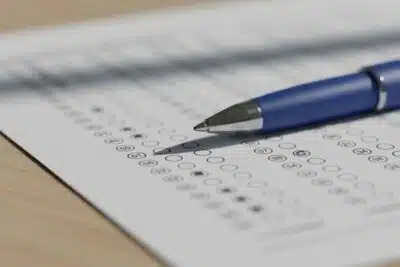 Concursos de Ensino Médio Abertos: Vagas, Salários e Prazos Atualizados