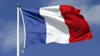 Investidores apostam em crise de longo prazo na França, alerta consultoria