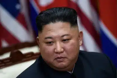 Kim Jong-un promete ‘punir provocações’ em visita a novo navio de guerra