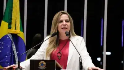 Deputada Luizianne continua presa em Israel após detenção de flotilha; relatos de privação na prisão