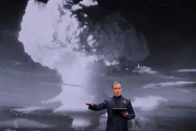 Dmitry Medvedev alerta para perigos de guerra com drones na Europa