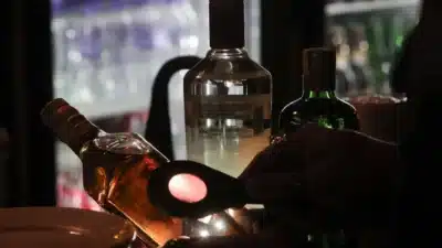 SP busca autorização para destruir bebidas falsas apreendidas; canal de denúncia é criado