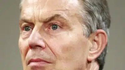 Blair recebeu Epstein em residência oficial antes de confissão