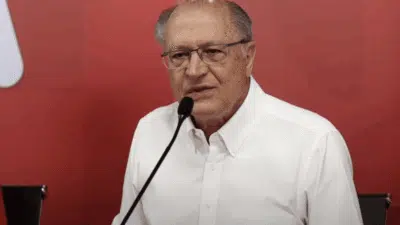 Alckmin solicita a Trump suspensão do aumento de tarifas e ignora Rubio em diálogo EUA