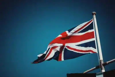 Plano britânico reacende debate sobre identidade e segurança após décadas