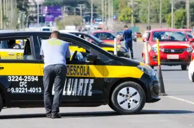 Federação das Autoescolas acusa CNH sem autoescola de risco e 300 mil demissões Federação das Autoescolas acusa CNH sem autoescola de risco e 300 mil demissões