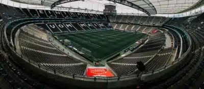Eintracht Frankfurt e Bayern duelam neste sábado (4) na Bundesliga Eintracht Frankfurt e Bayern duelam neste sábado (4) na Bundesliga