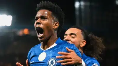 Estêvão marca gol decisivo e Chelsea vence Liverpool Estêvão marca gol decisivo e Chelsea vence Liverpool