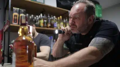 Fiscalização em SP apreende 7 mil garrafas de bebidas e 14 intoxicações por metanol