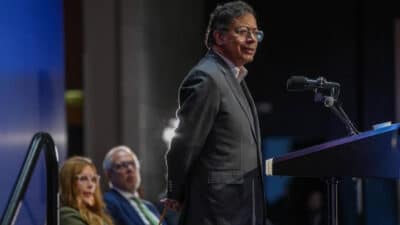 Petro acusa Corina de buscar apoio em Trump, “criminoso”
