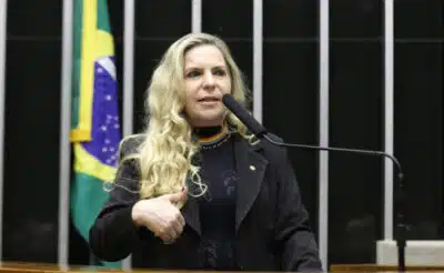 Deputada Luizianne recusa proposta de Israel e segue presa após interceptação Deputada Luizianne recusa proposta de Israel e segue presa após interceptação
