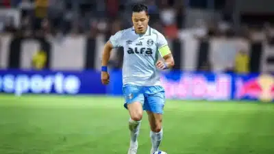 Marlon critica arbitragem: “Grêmio está sendo roubado” no Brasileirão