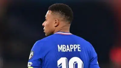 Mbappé é vetado da Seleção Francesa por lesão. Atacante sofreu lesão em vitória da França